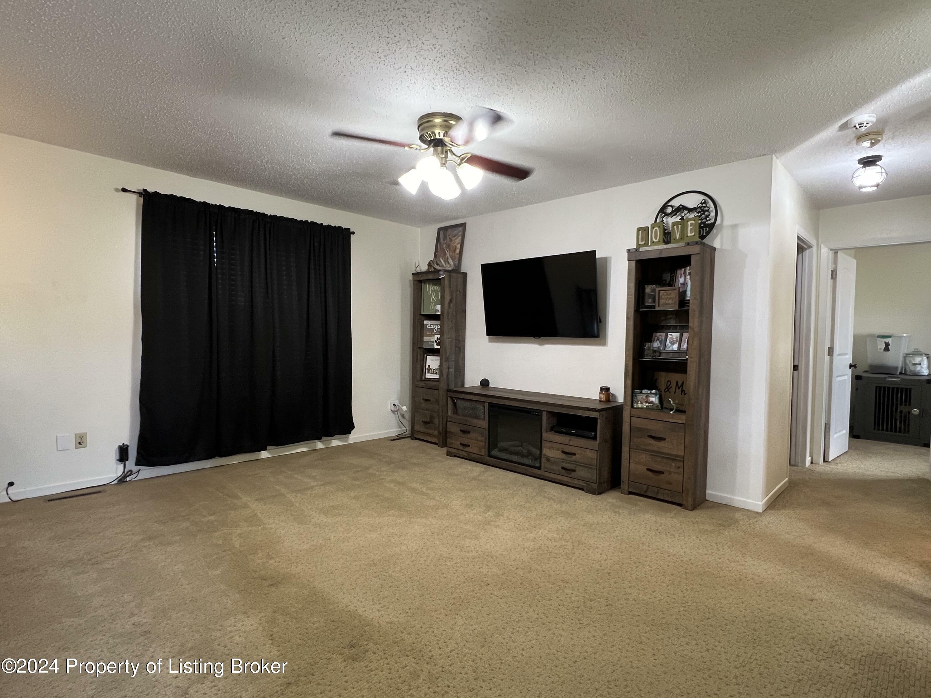 Property Photo:  404 3rd Street SE  ND 58622 