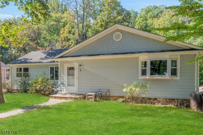 Property Photo:  6 Spurr Rd  NJ 07834 