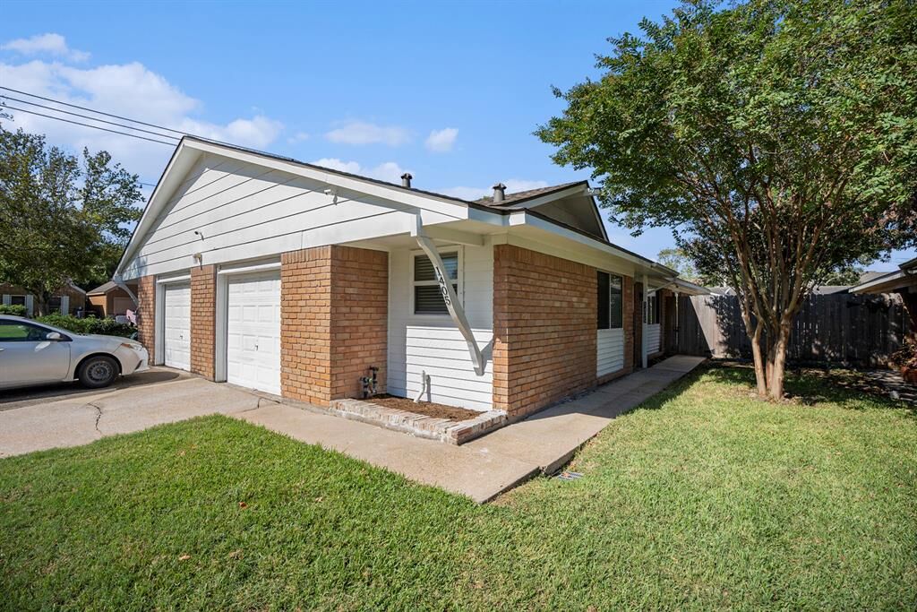 Property Photo:  1405 Silverpines Road  TX 77062 