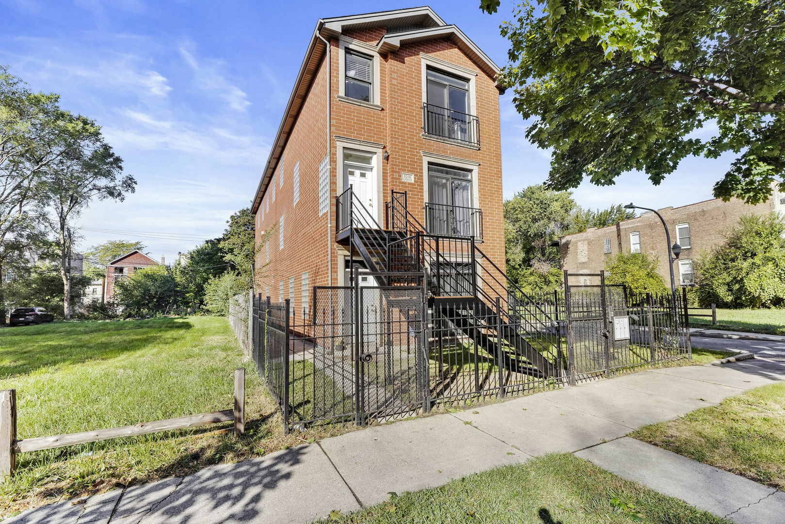 Property Photo:  5218 S Indiana Avenue 3  IL 60615 