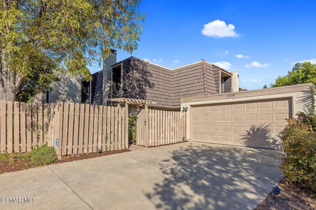 2939 Blue Spruce Circle 22  Thousand Oaks CA 91360 photo