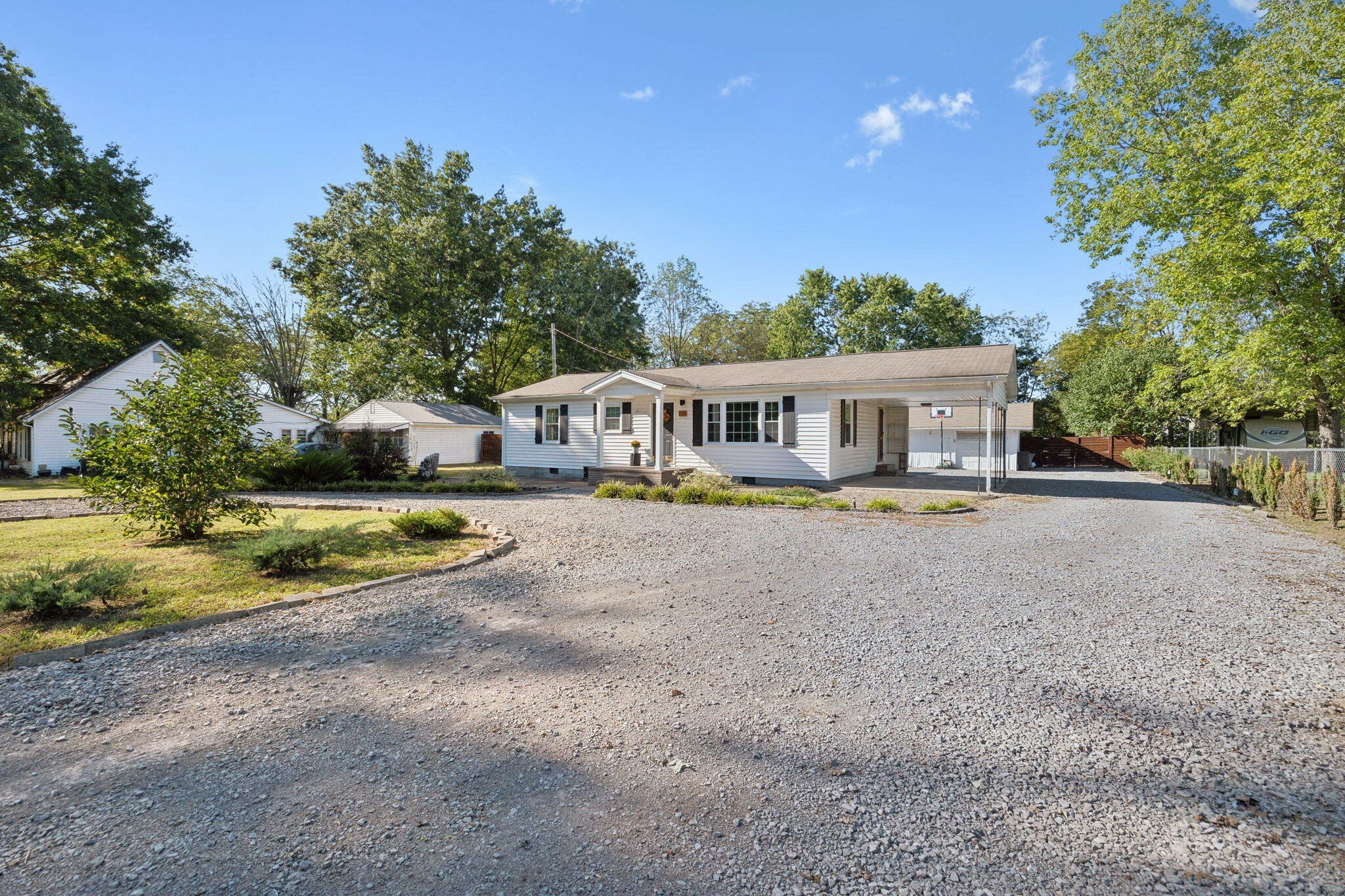 Property Photo: 108 Main St W TN 37183