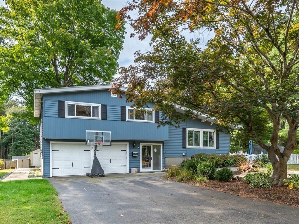 Property Photo:  18 Little Tree Ln  MA 01701 