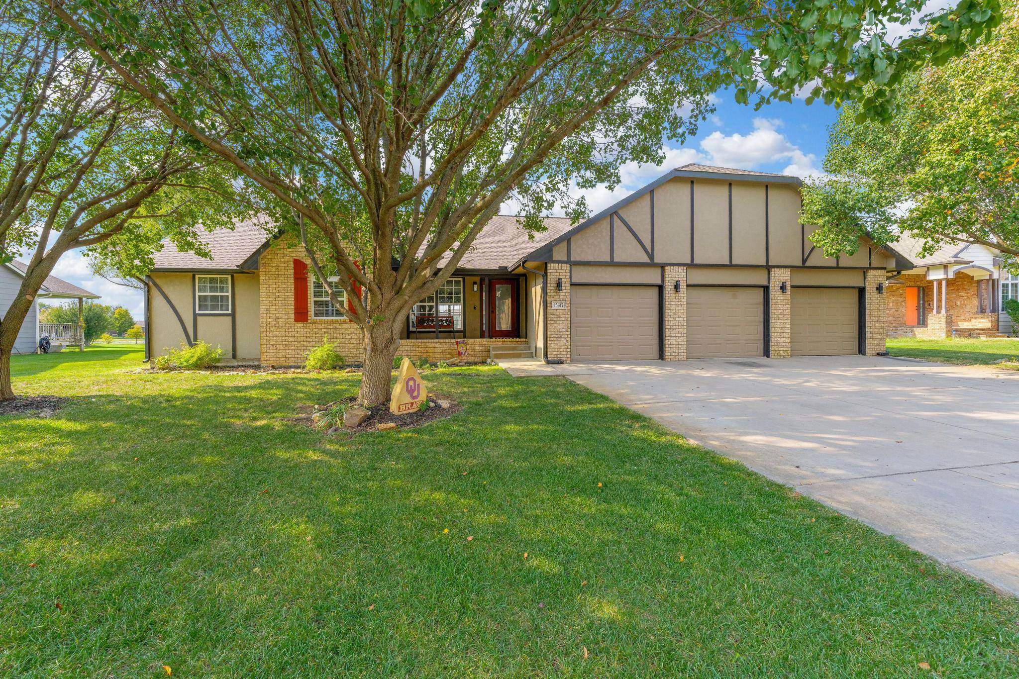 Property Photo:  15617 E Woodcreek St  KS 67230 