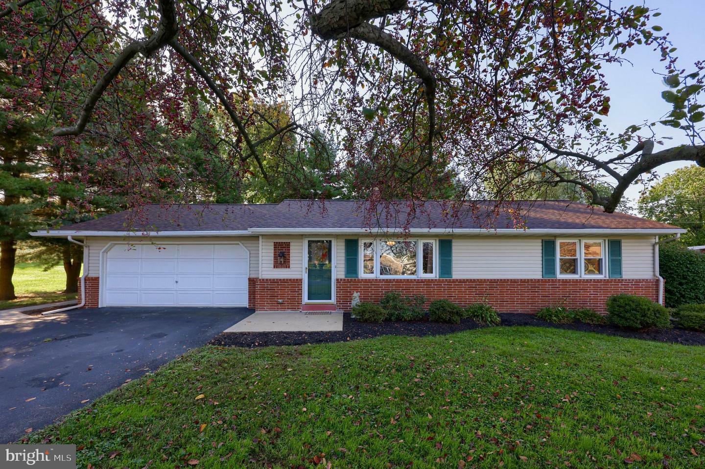 112 Wynwood Drive  Willow Street PA 17584 photo