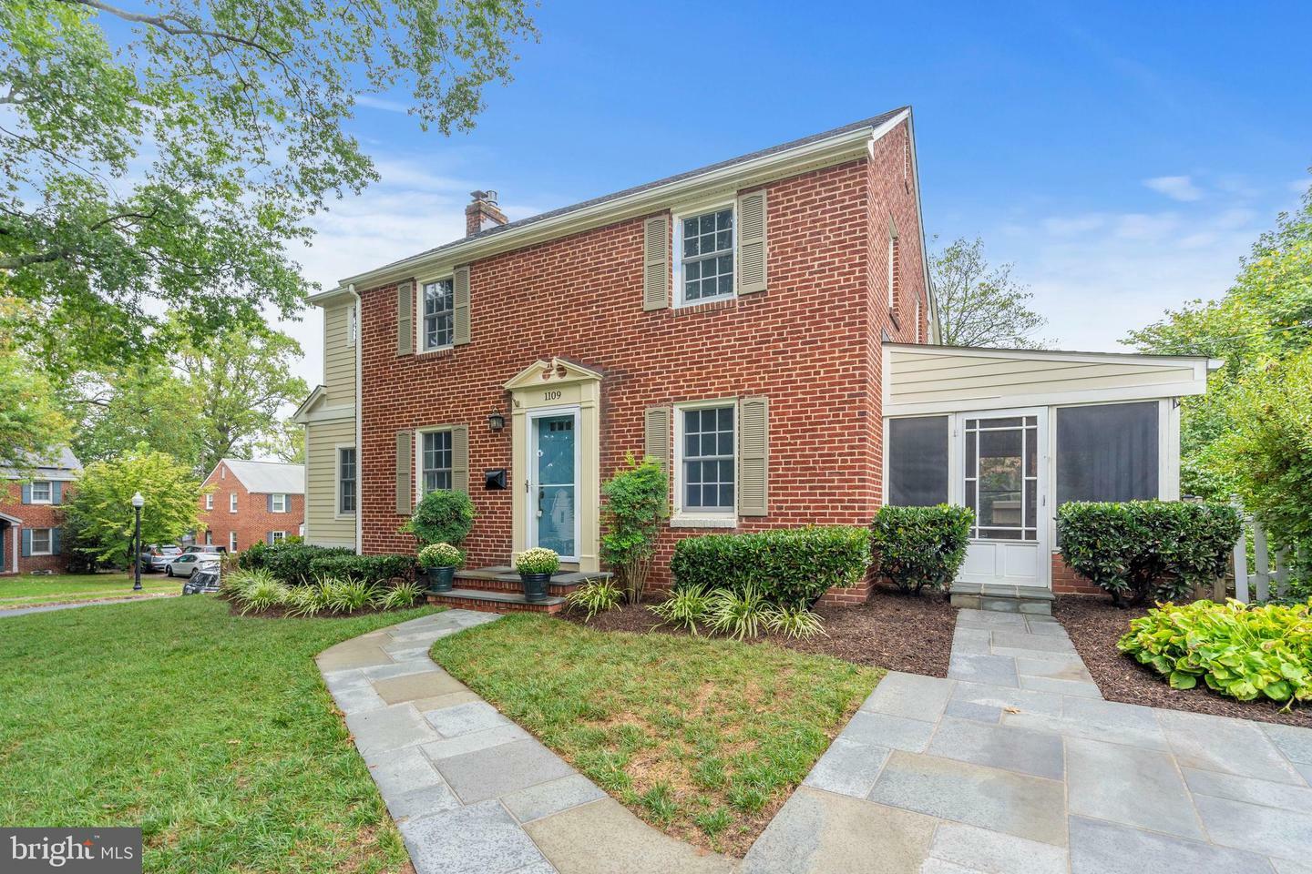 Property Photo:  1109 N Potomac Street  VA 22205 