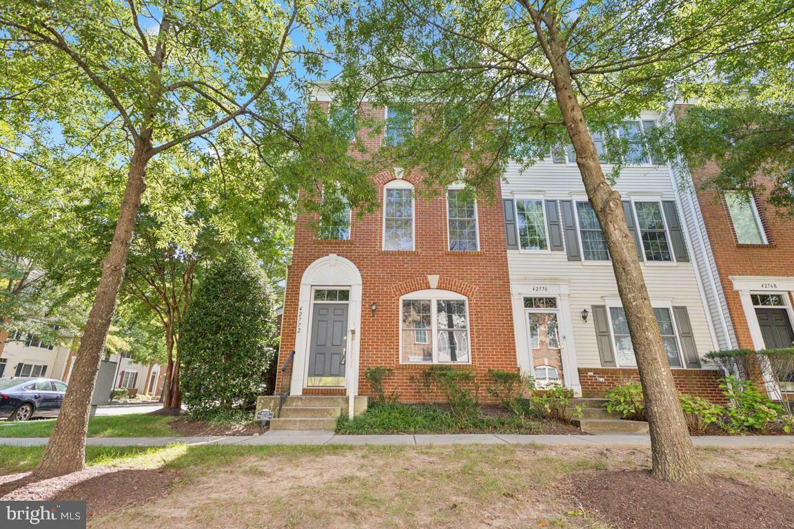 Property Photo:  42772 Kearney Terrace  VA 20152 