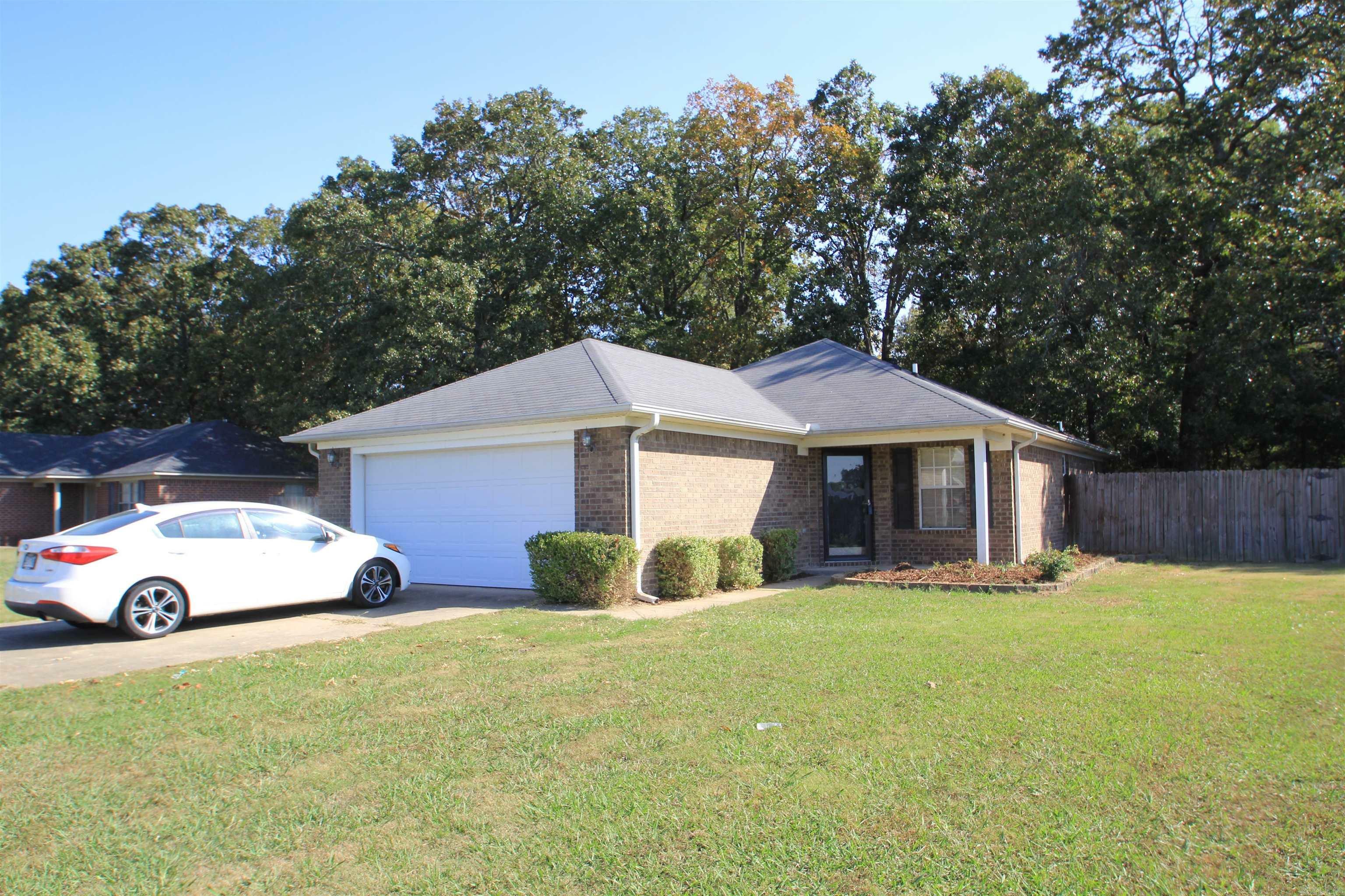 Property Photo:  300 Shenandoah Drive  AR 72032-8773 