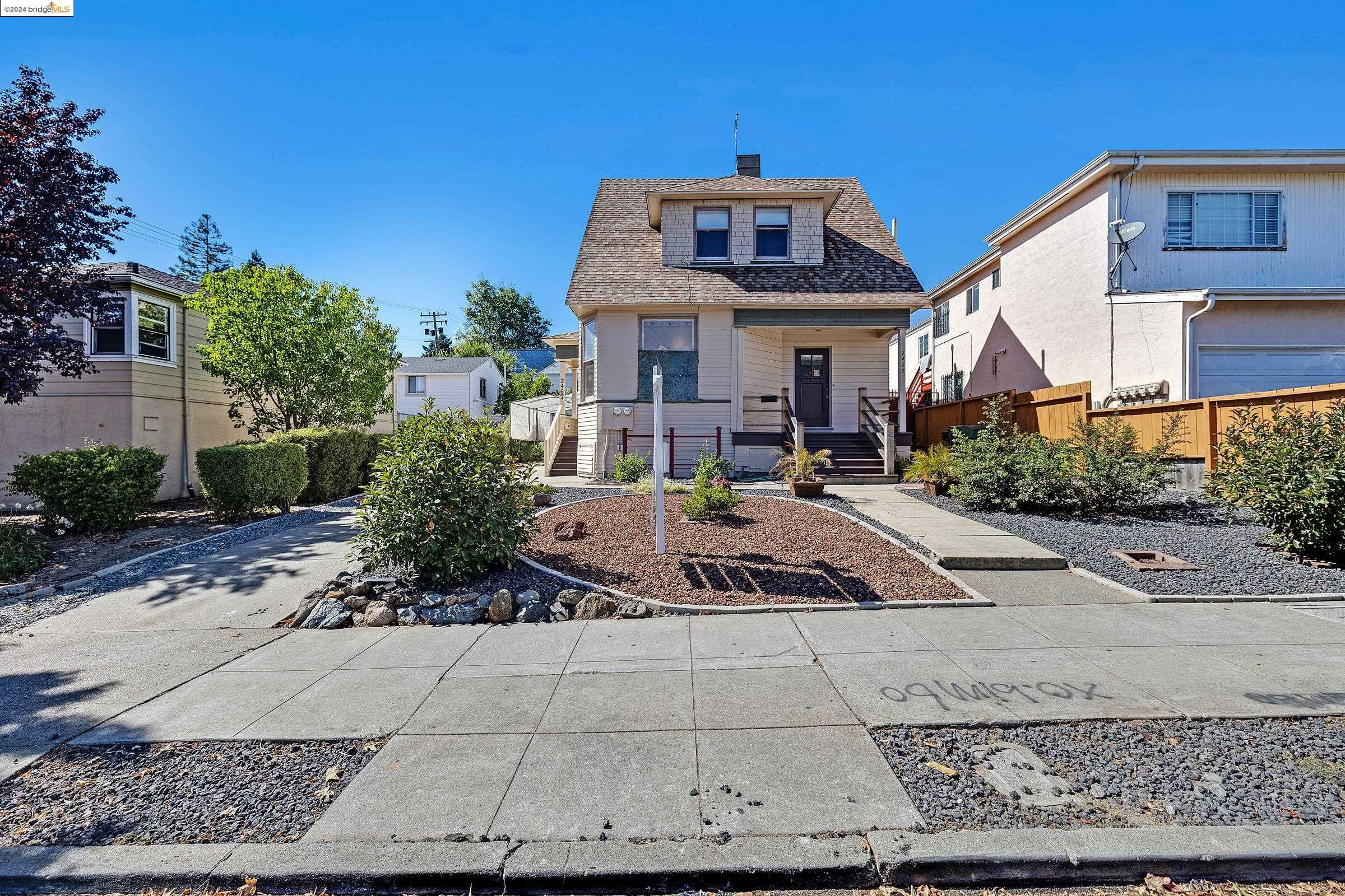 Property Photo:  2469 Coolidge Ave  CA 94601 