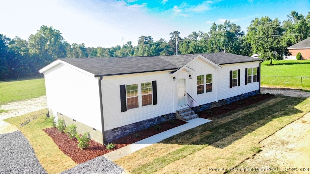 Property Photo:  885 Loop Road  NC 28323 