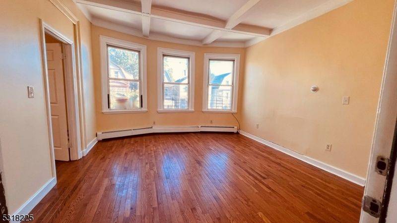 Property Photo:  2 Baldwin Ave 2  NJ 07108 