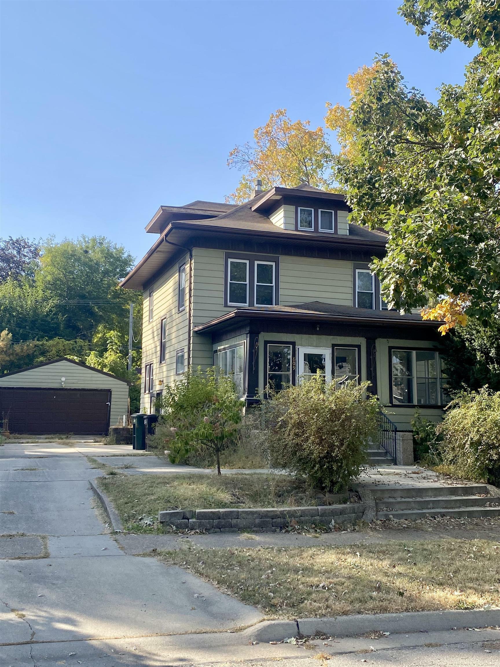 Property Photo:  809 Tremont Street  IA 50613 