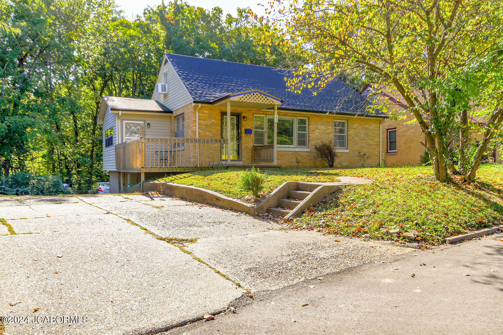 Property Photo:  1021 Hawthorne Parkway  MO 65109 