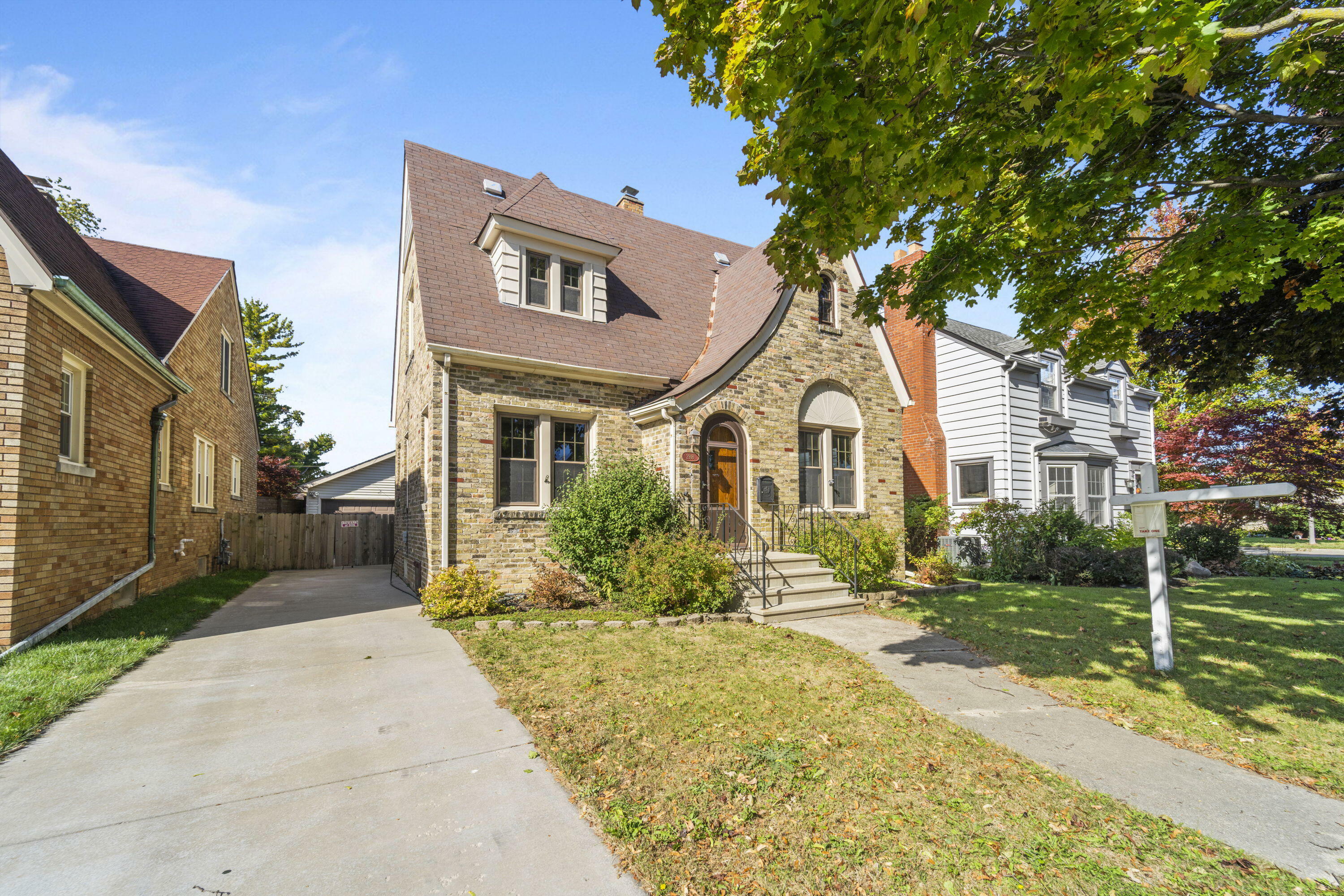 Property Photo:  2918 Lasalle St  WI 53402 