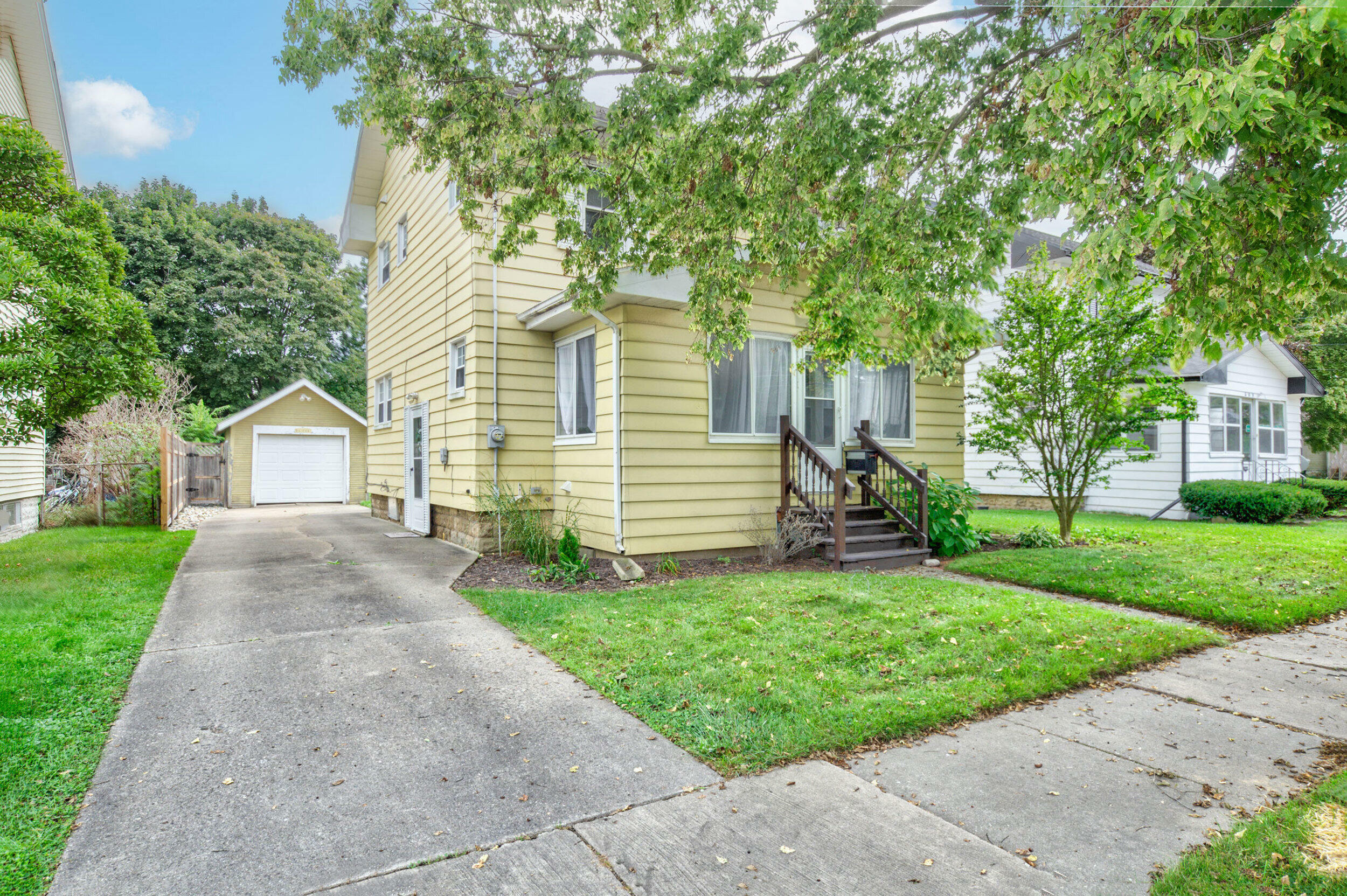 Property Photo:  607 S West Avenue  MI 49203 