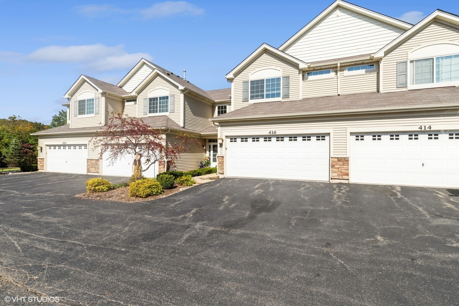 Property Photo:  416 S Jade Lane  IL 60073 