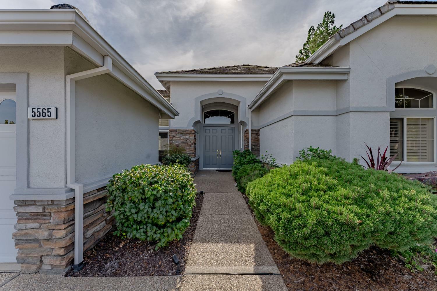 Property Photo:  5565 Lantern Grove Lane  CA 95747 