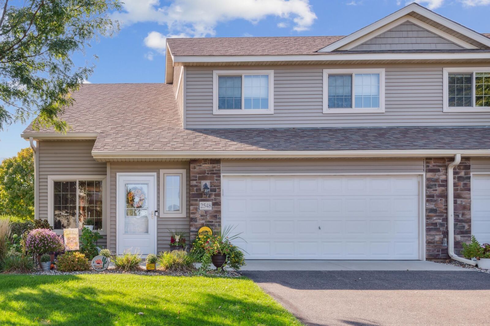 Property Photo: 2548 Rushmore Road MN 55033