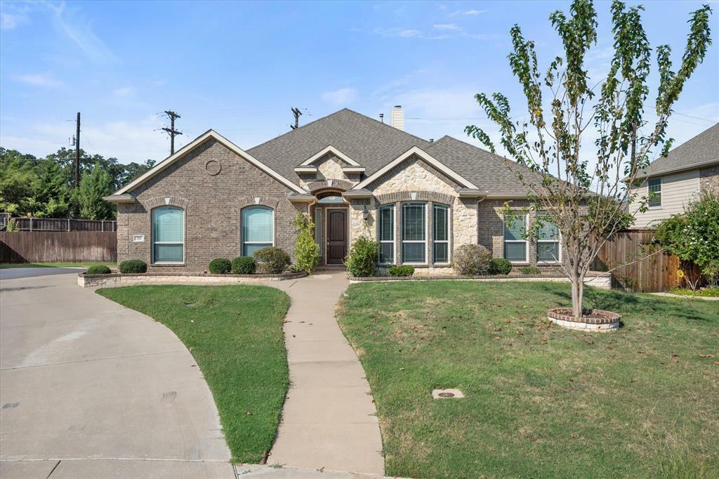 Property Photo:  211 Chateau Avenue  TX 76060 