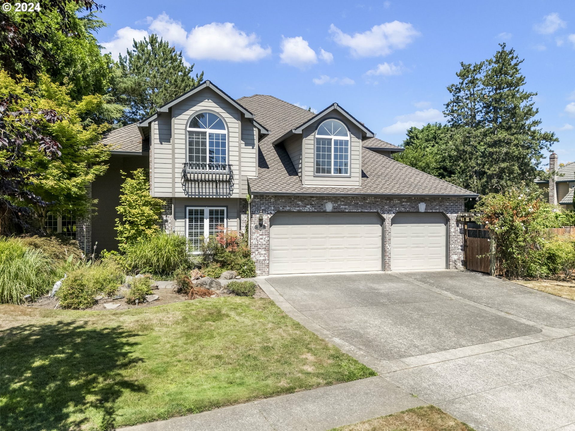 Property Photo:  17206 SE 38th Cir  WA 98683 