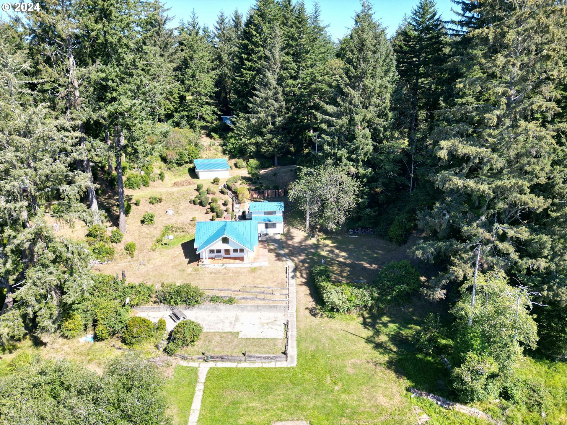 Property Photo:  83187 Clear Lake Rd  OR 97439 