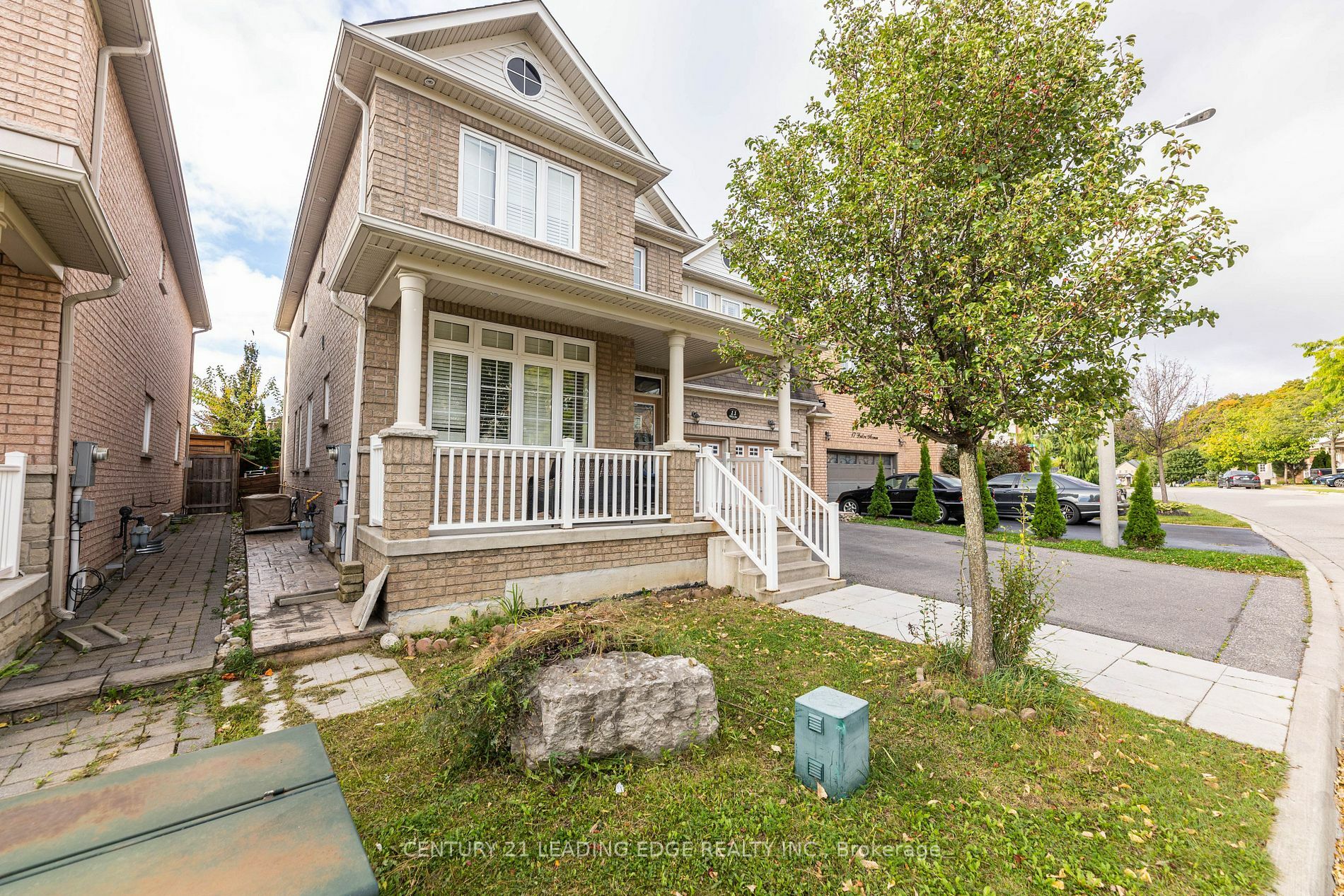 Property Photo:  11 Bellini Ave  ON L4H 3J1 