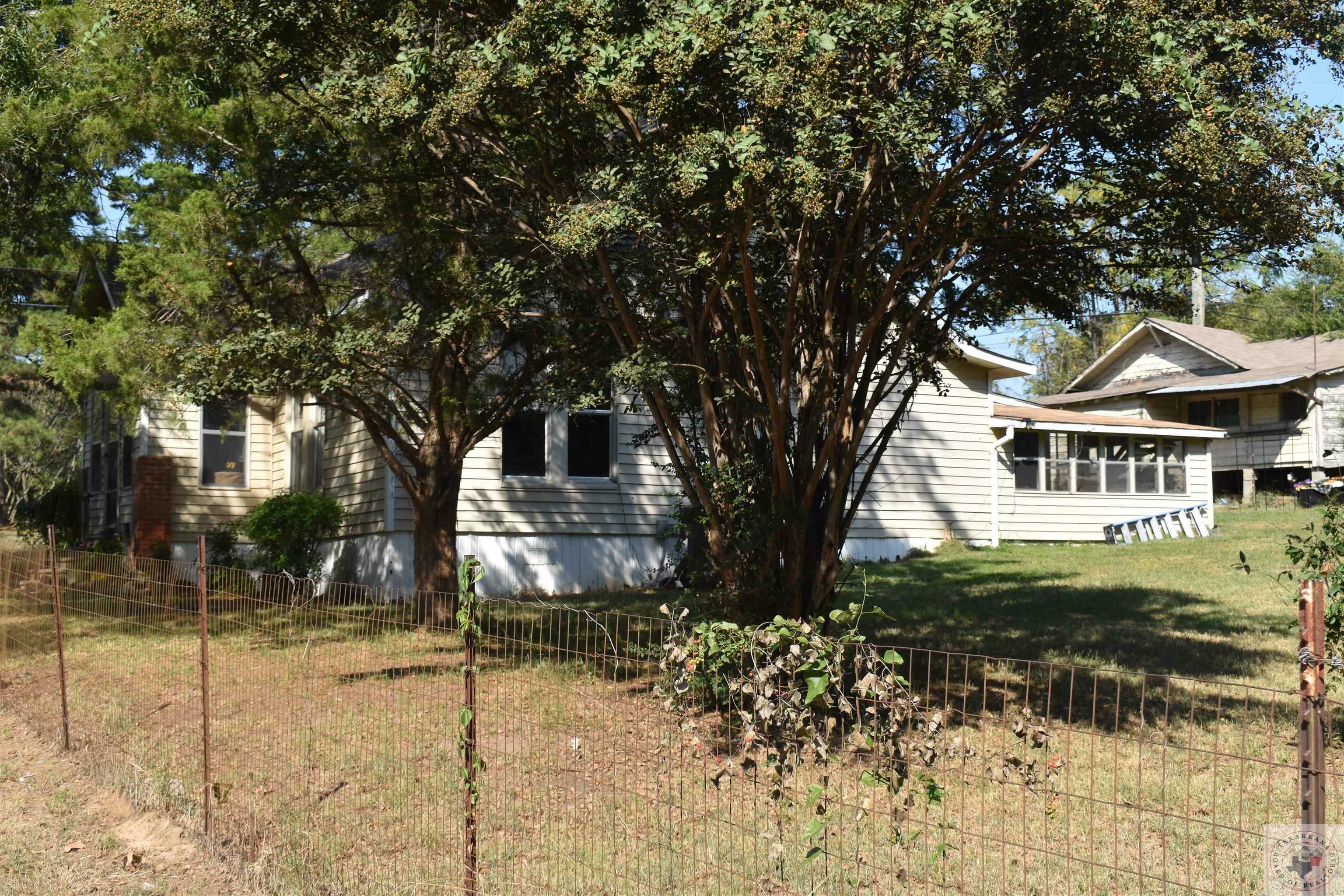 Property Photo:  700 Cleveland  AR 71854 