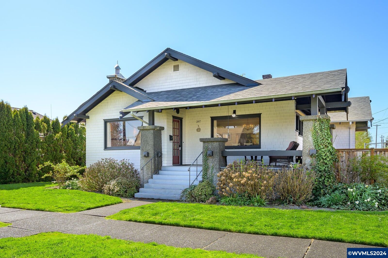 Property Photo:  287 SW Court St  OR 97338 