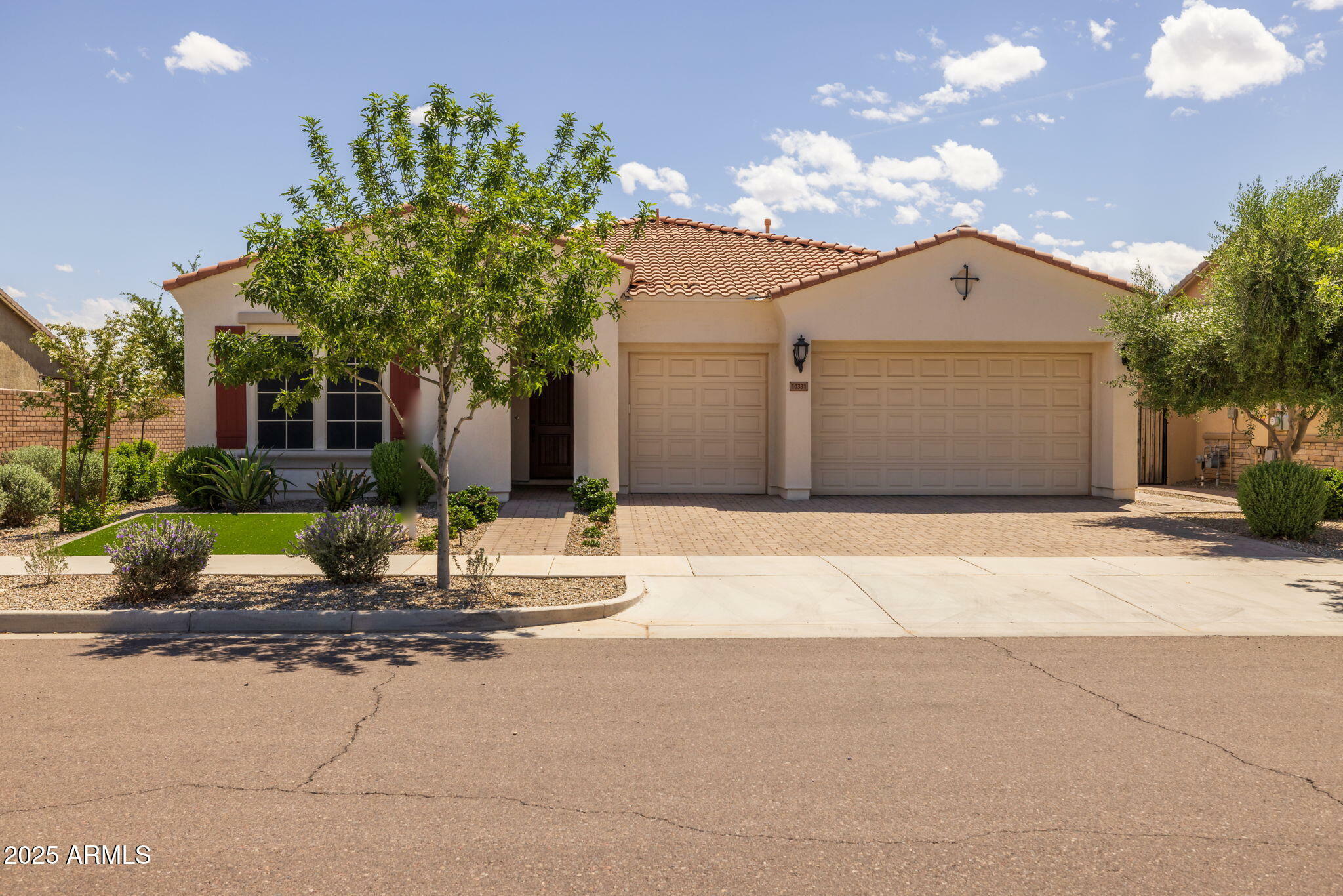 Property Photo: 10331 E Wavelength Avenue AZ 85212