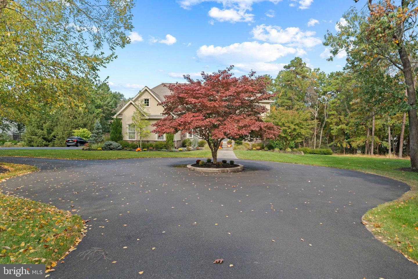 Property Photo:  6 Fox Hill Drive  NJ 08088 