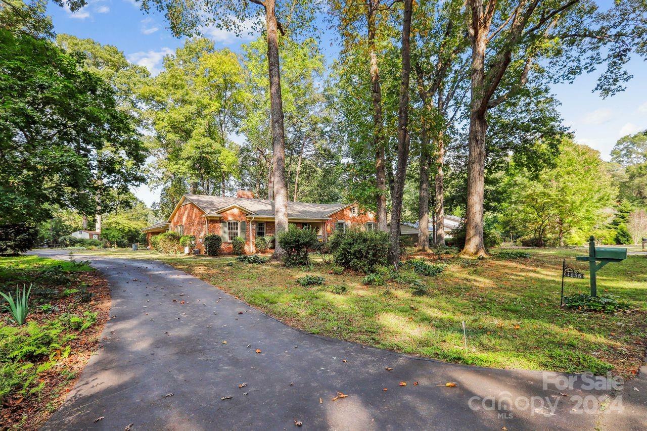 Property Photo:  4235 Kingswood Road  NC 28226 