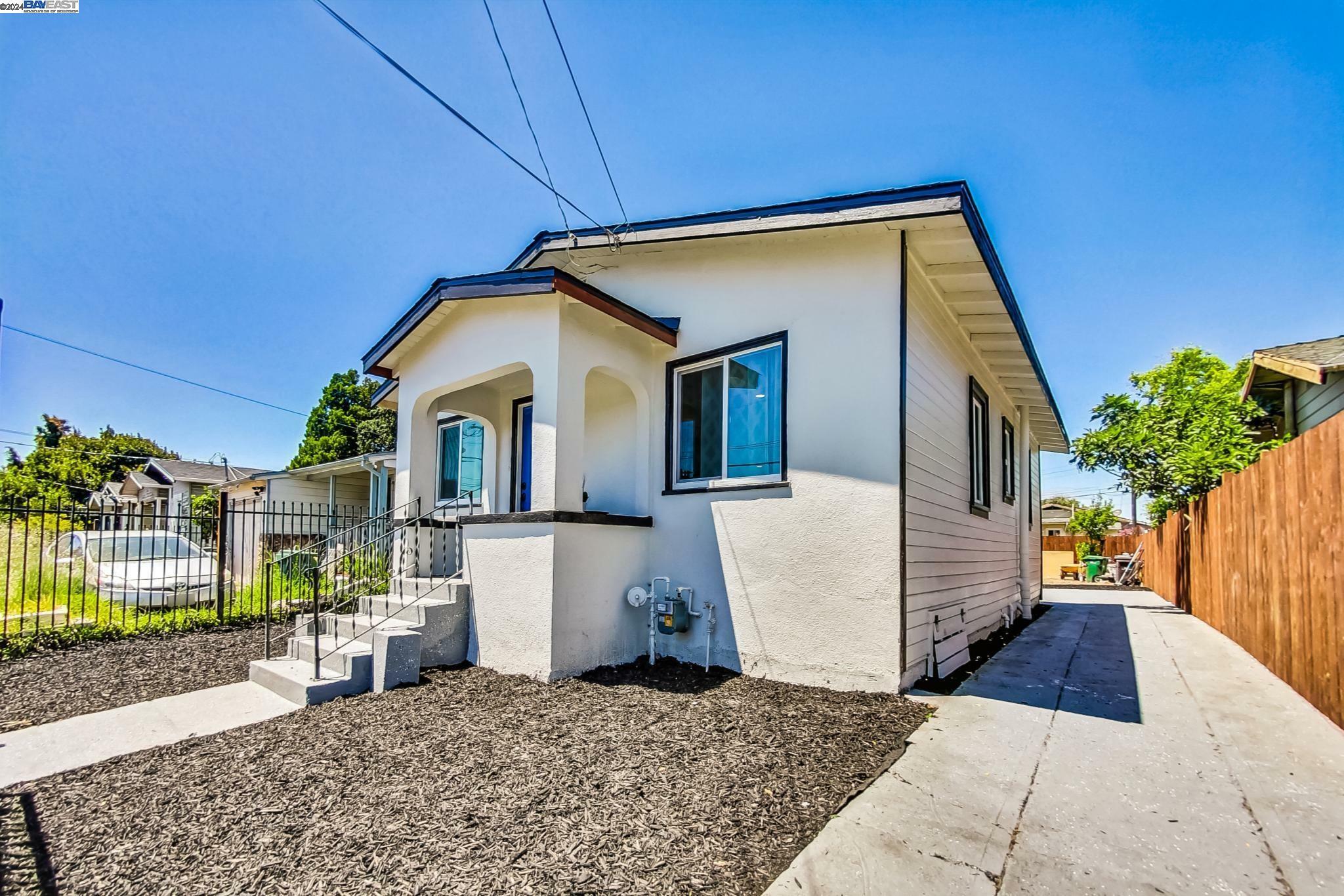 Property Photo:  1141 Seminary Ave  CA 94621 