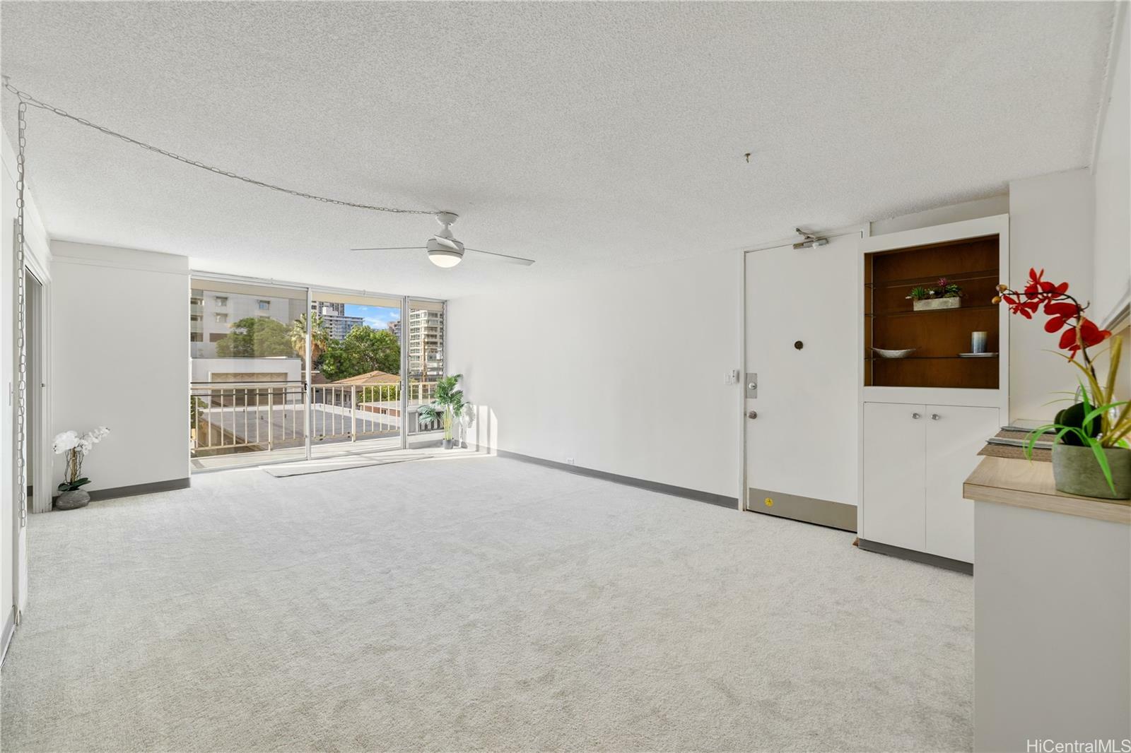 Property Photo:  222 Liliuokalani Avenue 404  HI 96815 