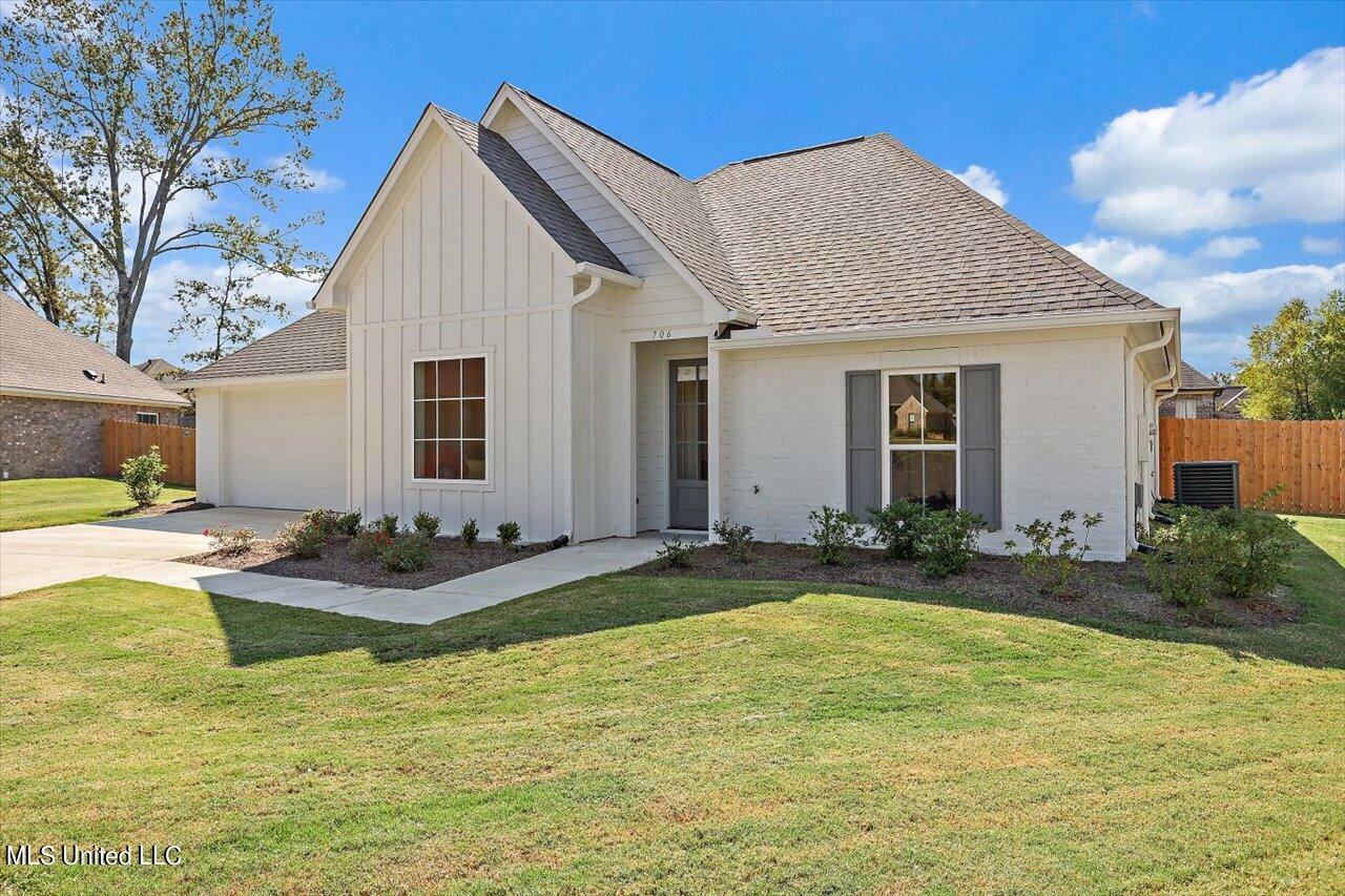 Property Photo:  706 Autumn Hill  MS 39110 