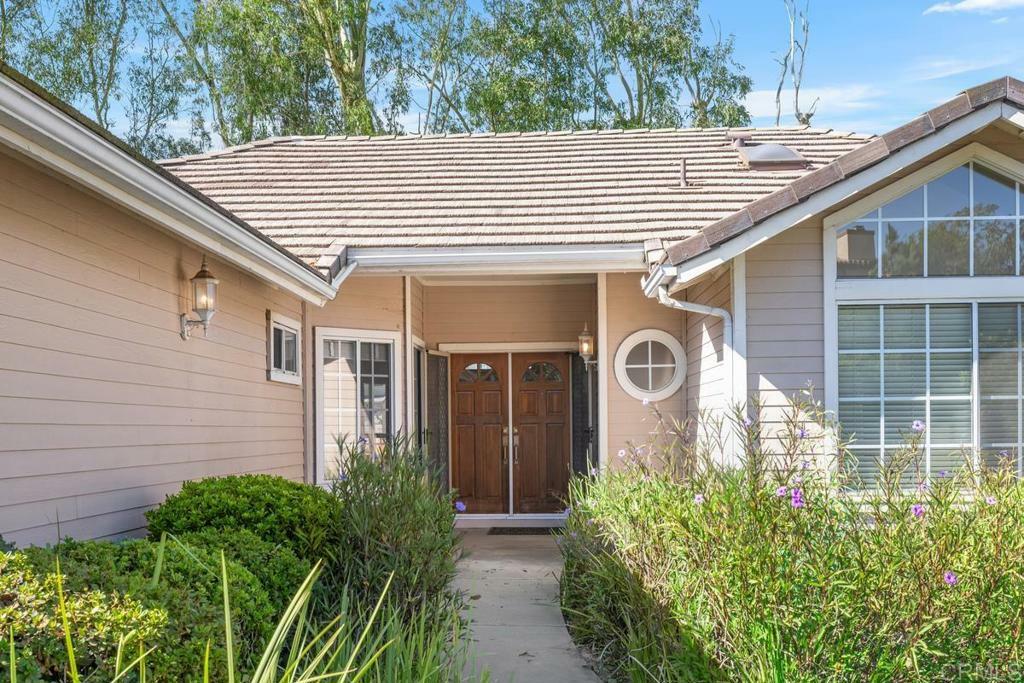 Property Photo:  1408 W Country Club Lane  CA 92026 