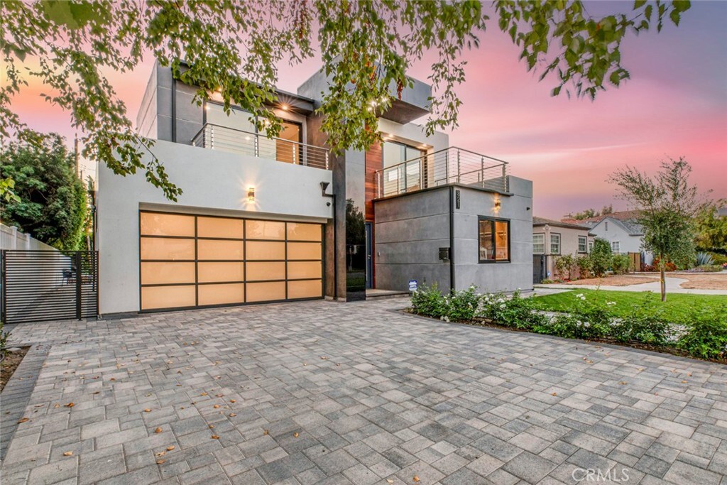 Property Photo: 821 N Pass Avenue CA 91505