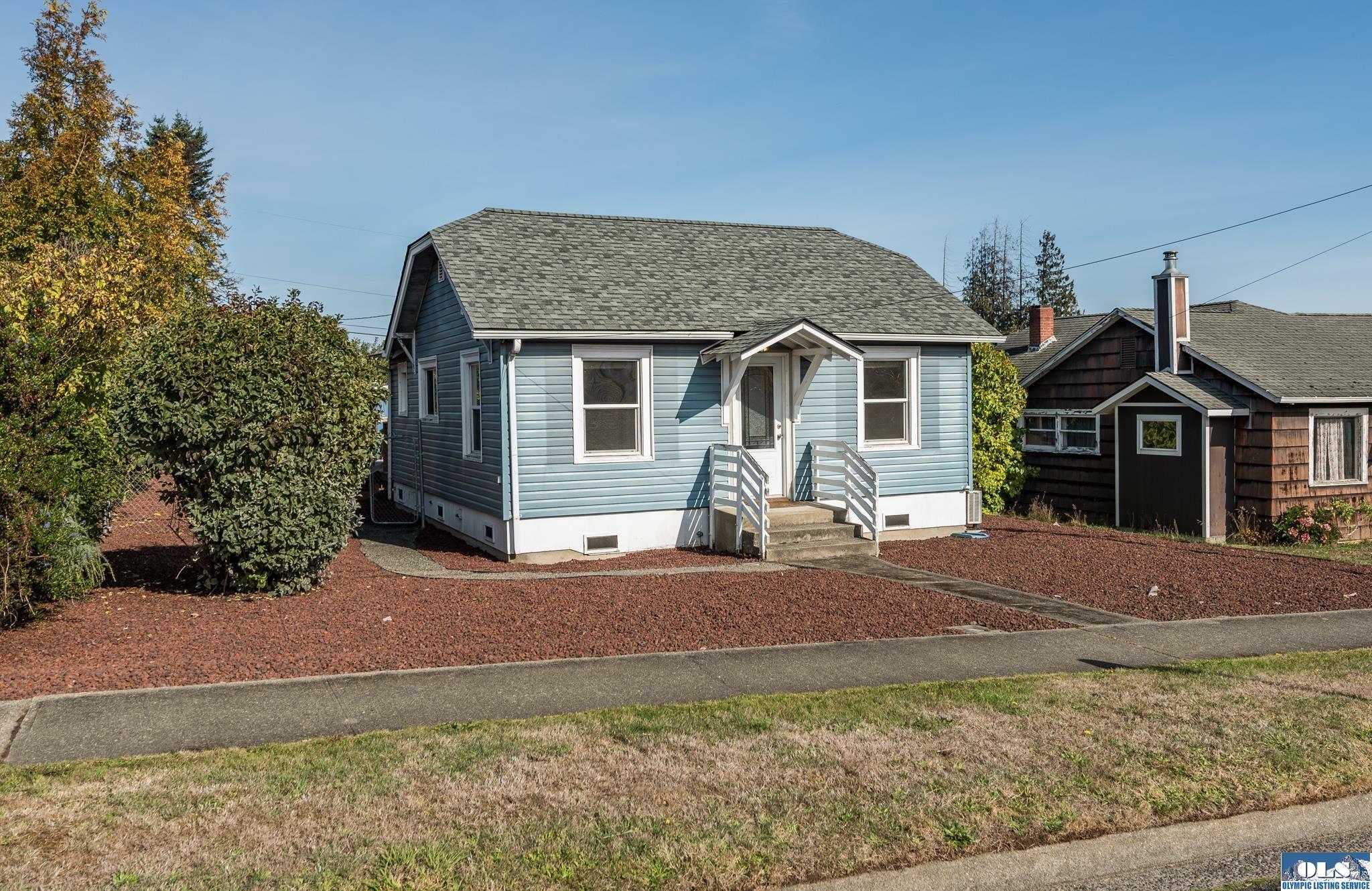 Property Photo:  1035 W Eighth Street  WA 98363 