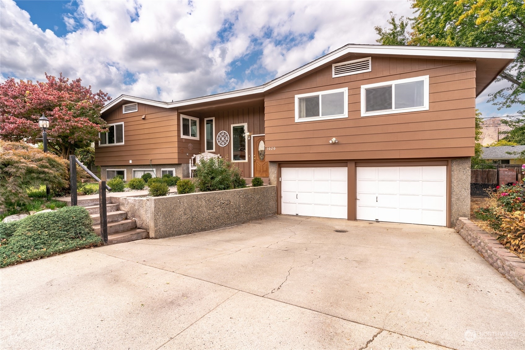 Property Photo:  1020 Glenwood Avenue  WA 98801 