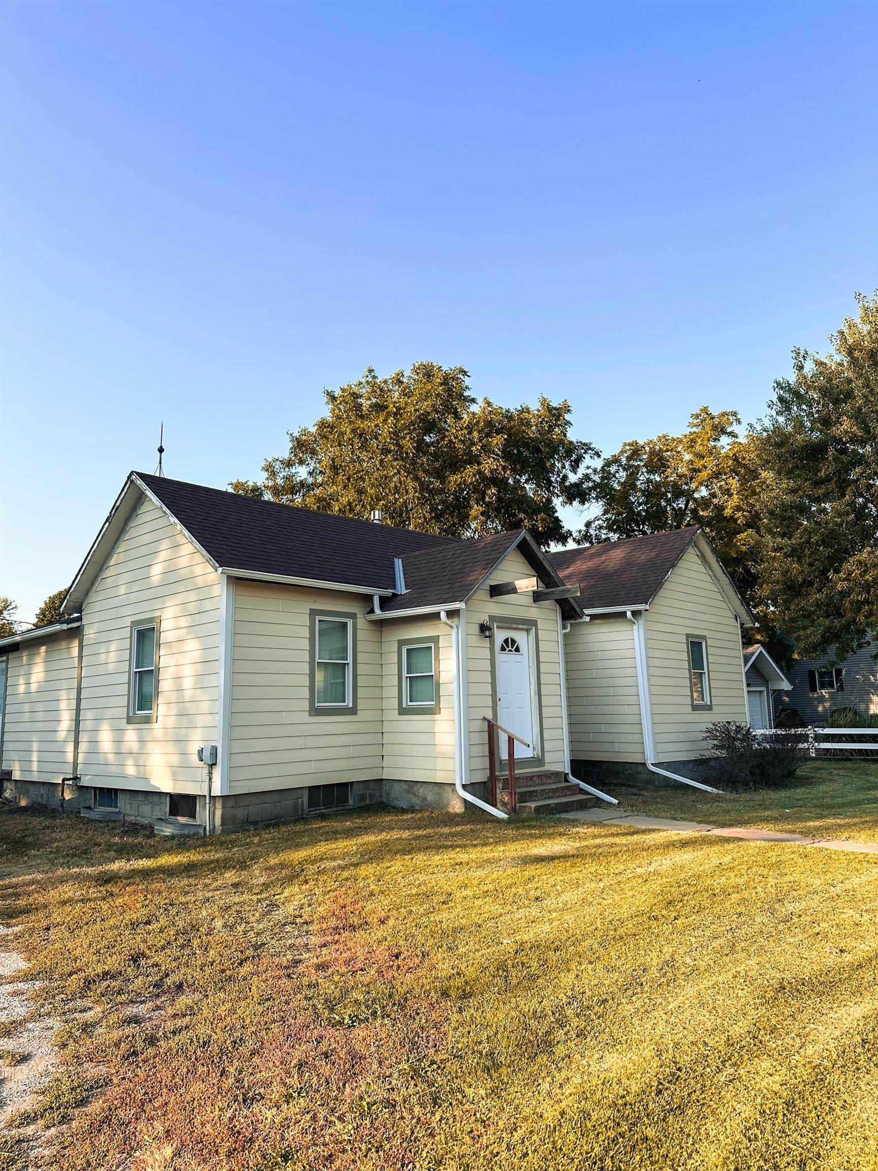 Property Photo:  113 W Lincoln St.  KS 67107 