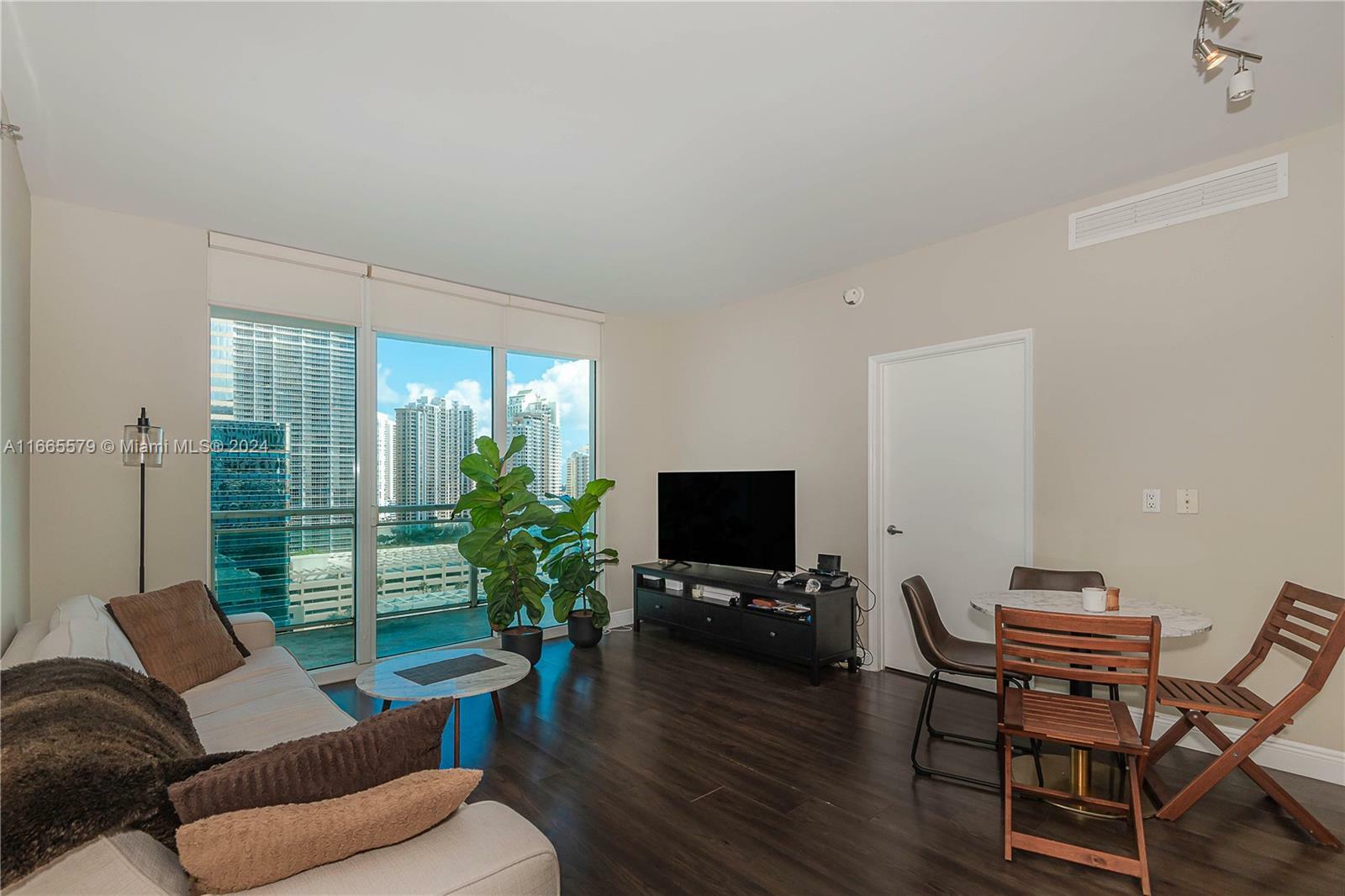 Property Photo:  950 Brickell Bay 1606  FL 33131 