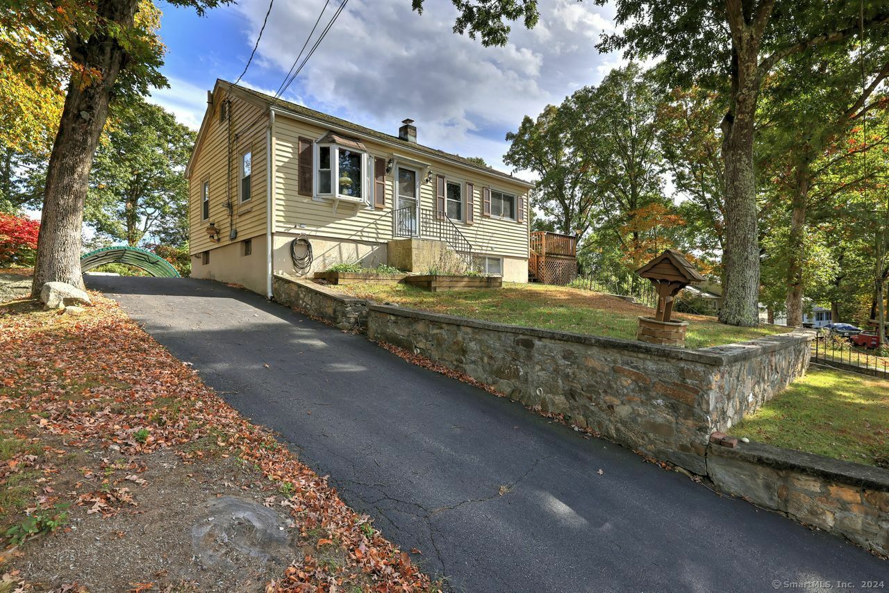 Property Photo:  131 North Prospect Street Extension  CT 06401 