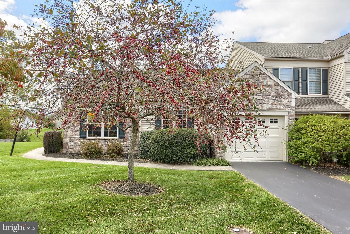 Property Photo:  733 Creekside Drive  PA 17036 