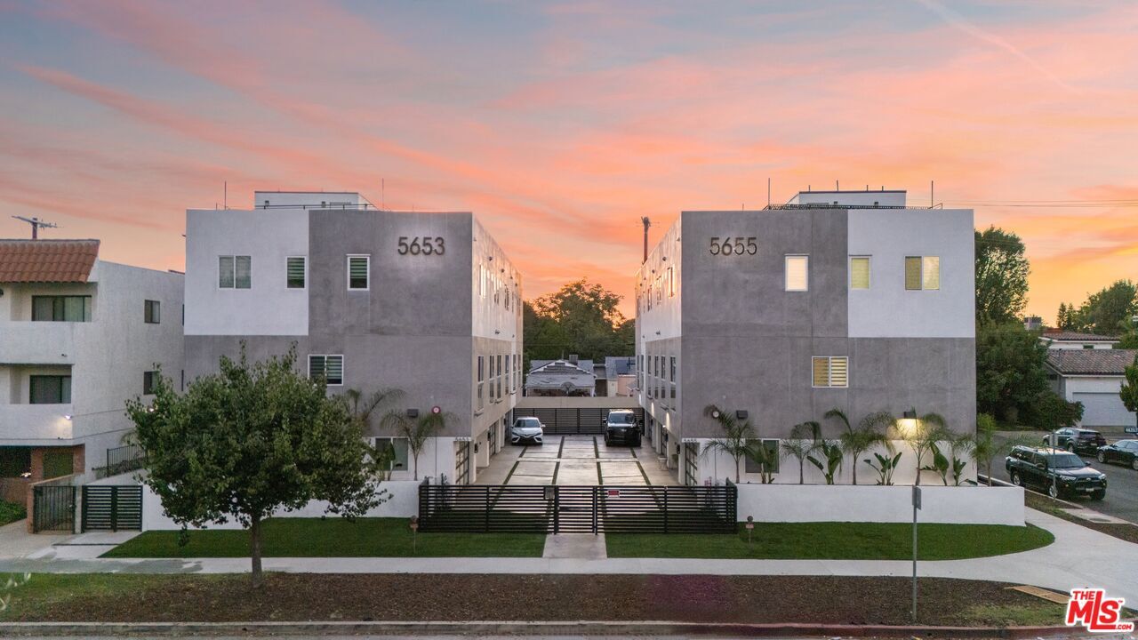Property Photo:  5653 Hazeltine Ave  CA 91401 