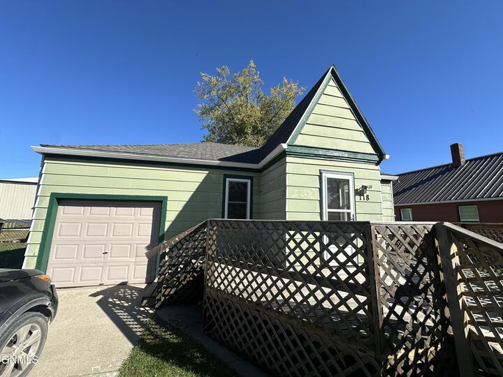 Property Photo:  118 Frances Street N  ND 58483 