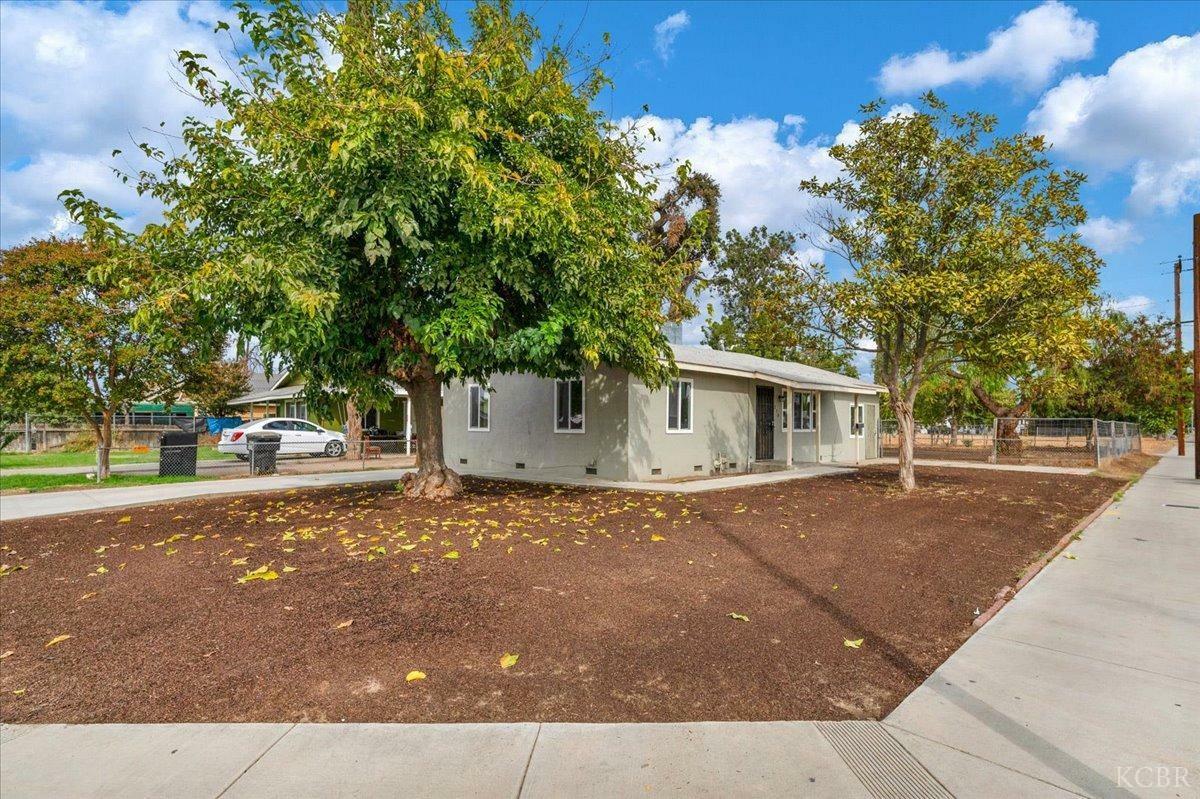 Property Photo:  238 W Houston Avenue  CA 93291 