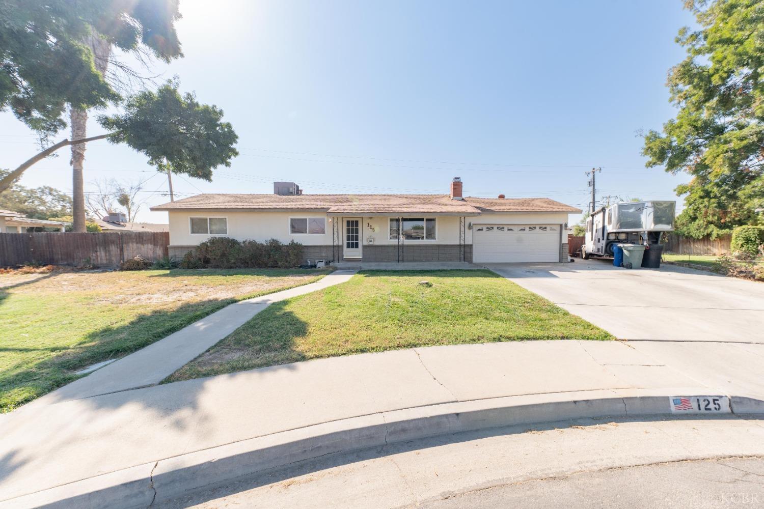 Property Photo:  125 E Deodar Lane  CA 93245 
