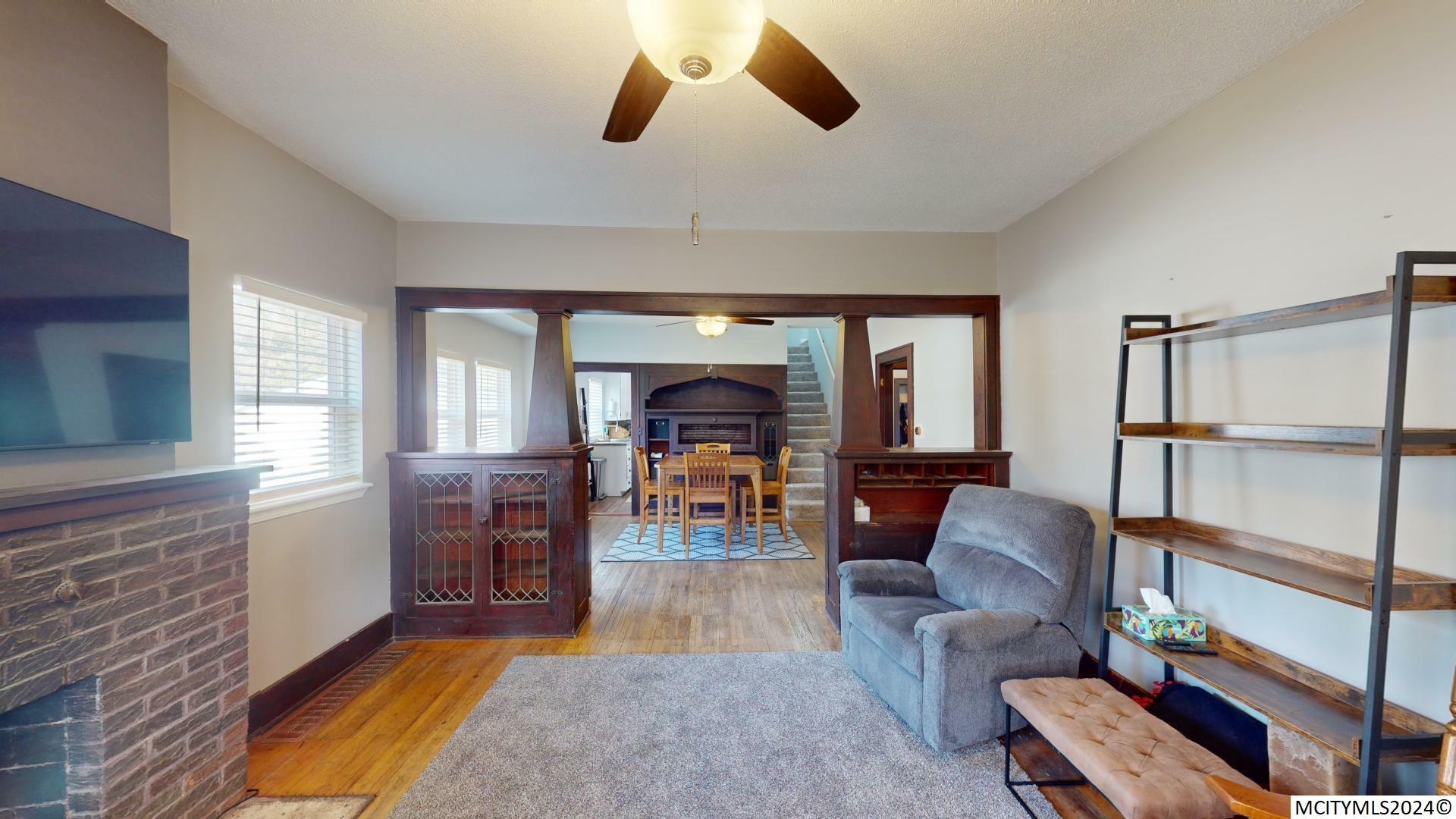 Property Photo:  730 15th NE  IA 50401 