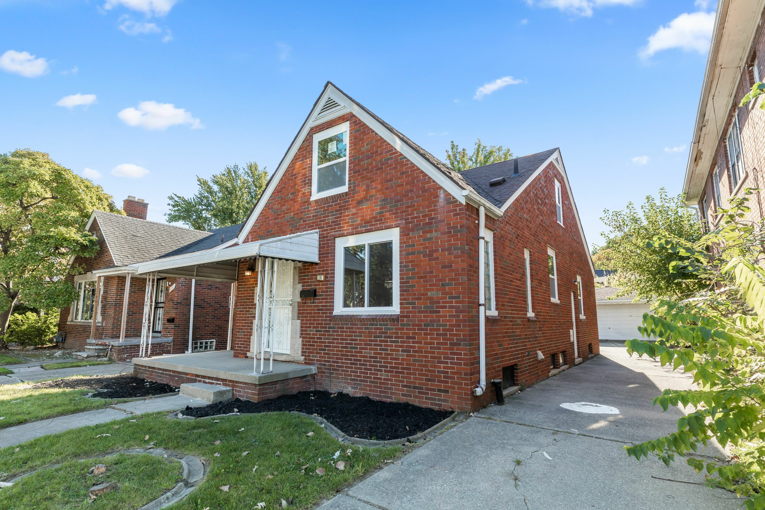 Property Photo:  5761 Chatsworth Street  MI 48224 3212 