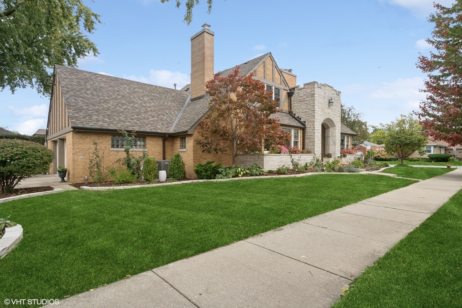 Property Photo:  6200 N Lenox Avenue  IL 60646 