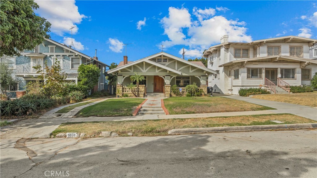 1031 S Gramercy Drive  Los Angeles CA 90019 photo